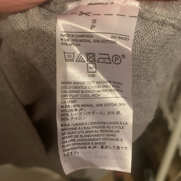 Fabulous Banana Republic Light Grey Turtleneck Soft  Luxury Blend SZ Small - Picture 4 of 5